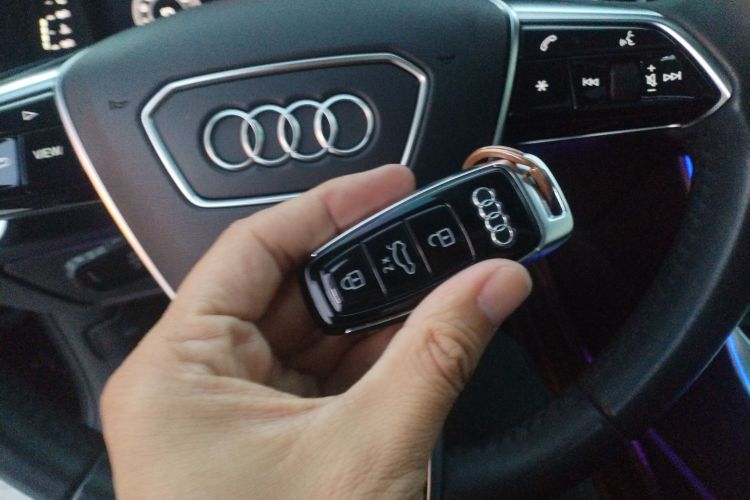 奥迪A6L 2020款 45 TFSI 臻选致雅型中控内饰11