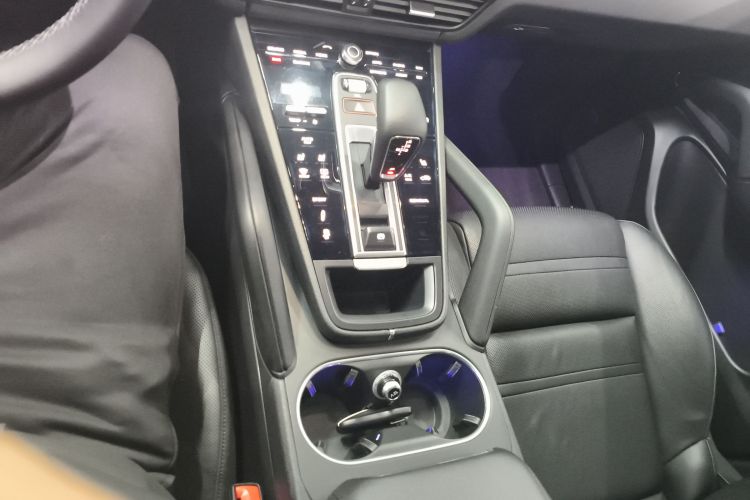 保时捷 2018款 Cayenne 3.0T中控内饰18