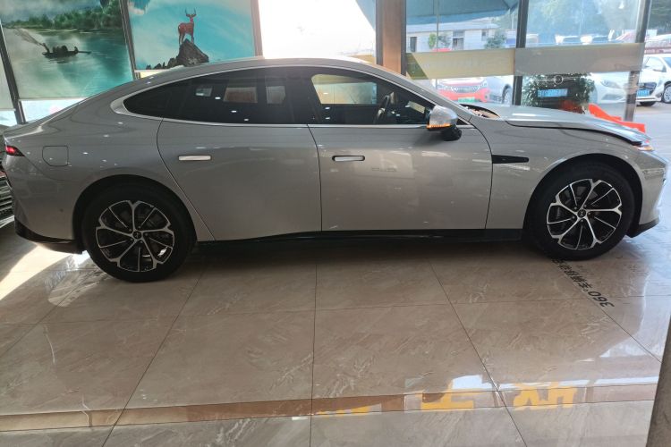 小鹏P7 2022款 625E车身外观4