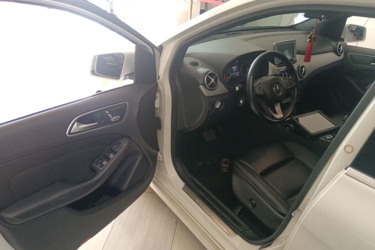 奔驰B级 2015款 B 200 时尚型中控内饰20