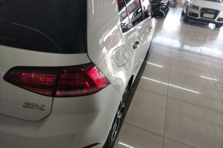 大众 高尔夫 2020款 挚爱版 200TSI DSG舒适型进取版车身外观9