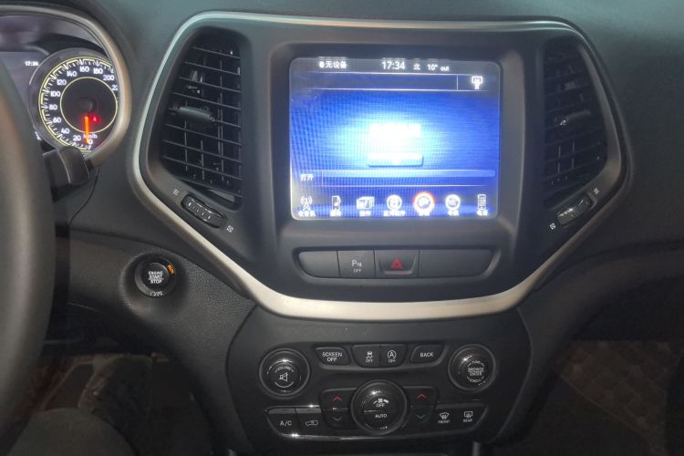 Jeep 自由光 2017款 2.0L 优越版中控内饰16