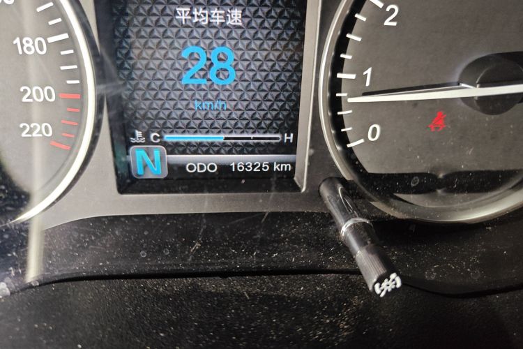 SWM斯威汽车 SWM斯威X7 2017款 1.5T 自动智享型 7座中控内饰15