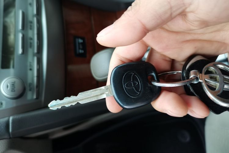 丰田 凯美瑞 2013款 200E 经典精英版中控内饰11