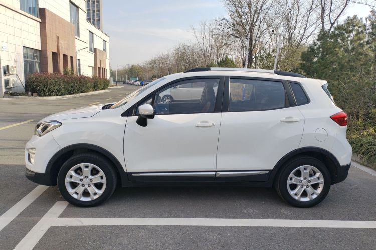 长安CS15 2017款 1.5L 自动豪华天窗版车身外观6003