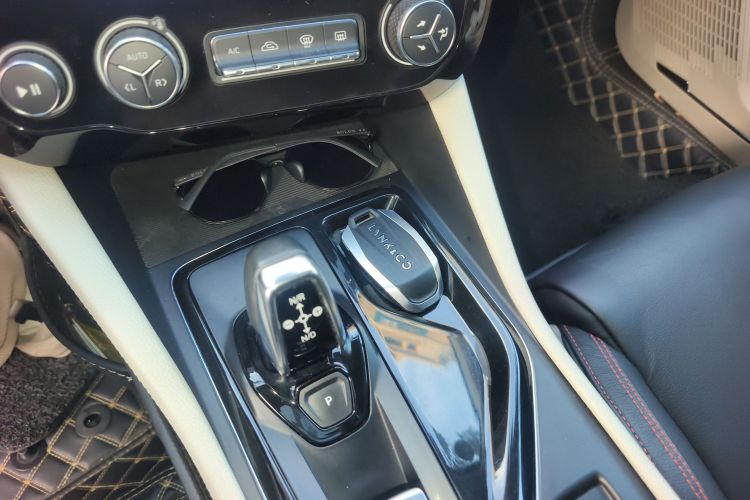 领克02 2018款 1.5T DCT两驱耀Pro版 国V中控内饰18