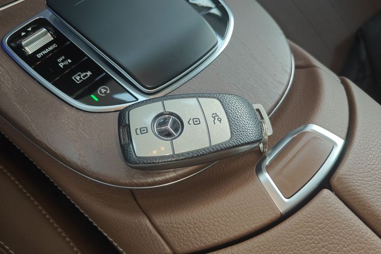 奔驰E级 2021款 改款 E 300 L 豪华型中控内饰11