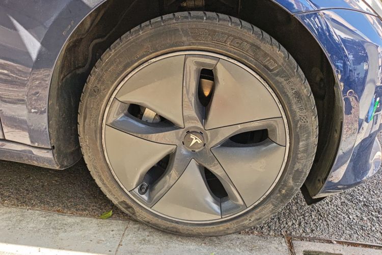 特斯拉 Model 3 2020款 标准续航后驱升级版车身外观10