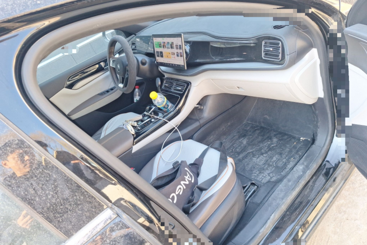 比亚迪 秦PLUS 2023款  冠军版 DM-i 120KM超越型局部细节9005