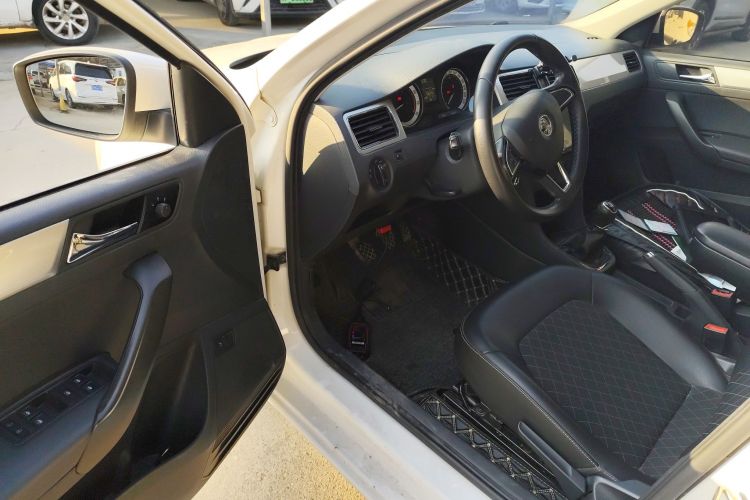 斯柯达 昕锐 2018款 1.6L 手动舒适版中控内饰19