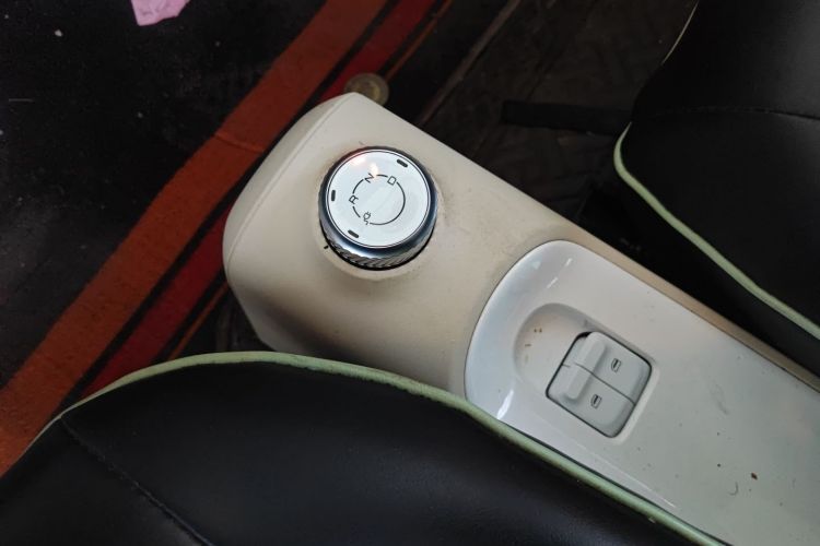 五菱汽车 宏光MINIEV 2024款 第三代 215km 青春版中控内饰18