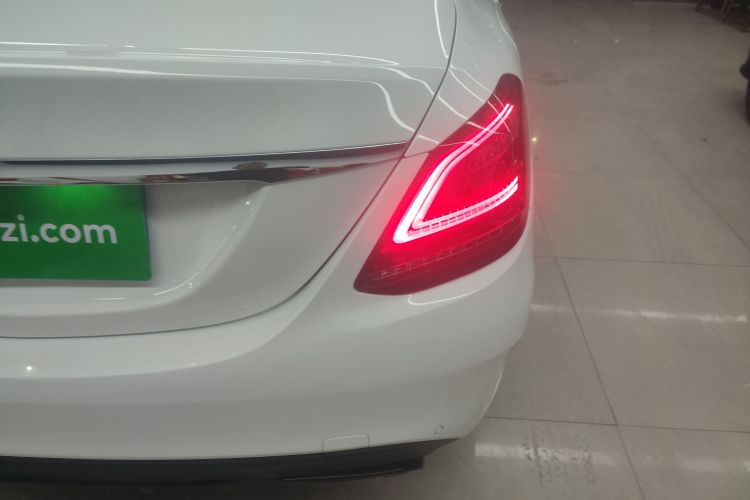 奔驰C级 2021款 C 260 L 运动星耀臻藏版车身外观9