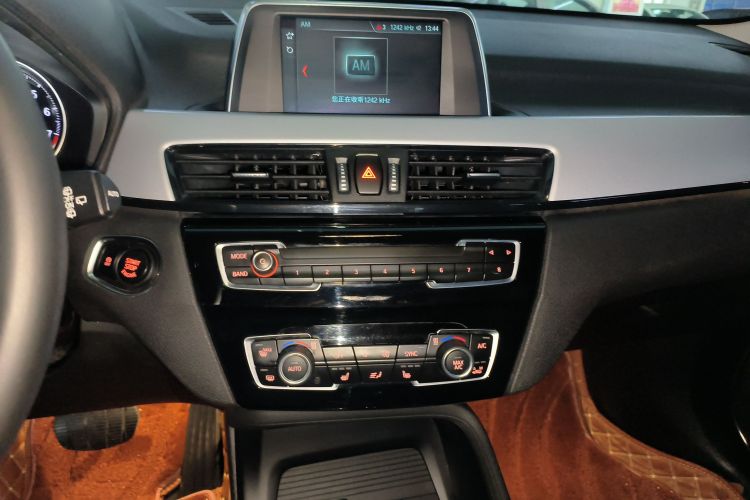 宝马X1 2019款 sDrive18Li 时尚型中控内饰16