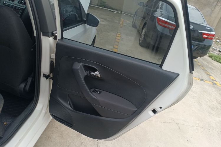 大众 Polo 2016款 1.4L 手动风尚型中控内饰45