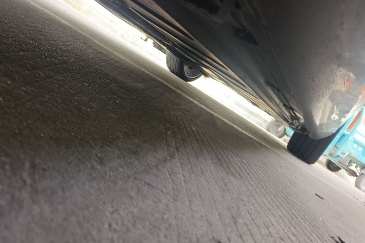 奔驰E级 2016款 E 300 L 豪华型局部细节9004