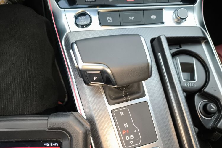 奥迪A7L 2025款 45 TFSI quattro 黑武士版中控内饰18