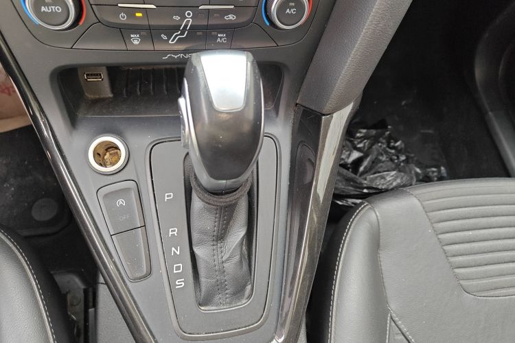 福特 福克斯 2015款 两厢 EcoBoost 125 自动超能风尚型中控内饰18