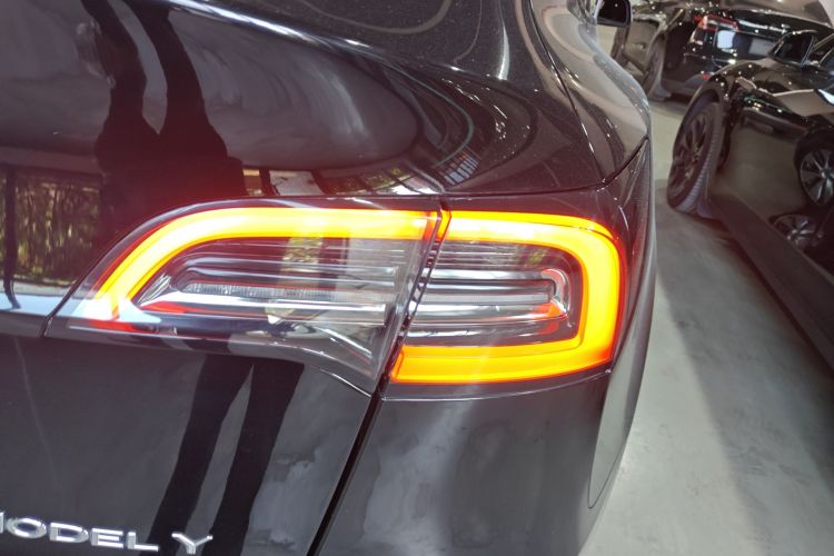 特斯拉 Model Y 2022款 后轮驱动版车身外观6006