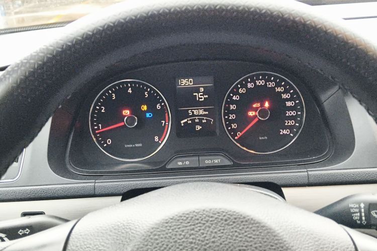 大众 朗逸 2013款 改款经典 1.6L 手动舒适版中控内饰14