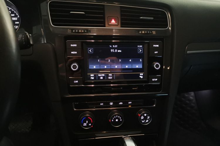 大众 高尔夫 2017款 230TSI 自动舒适百万辆纪念版中控内饰16