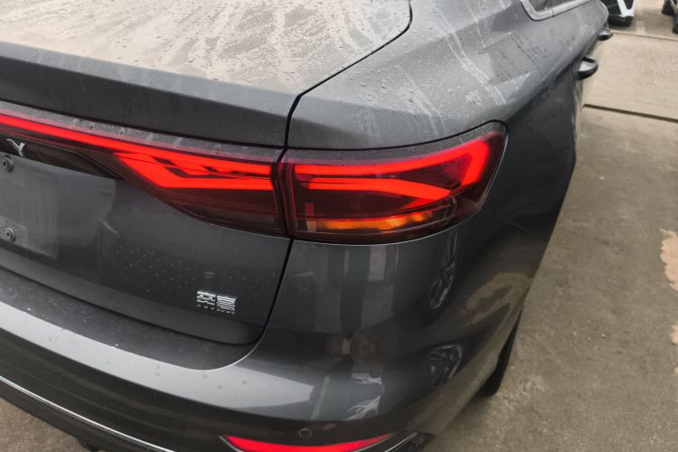 吉利汽车 帝豪 2023款 第4代冠军版 1.5L CVT旗舰型车身外观9