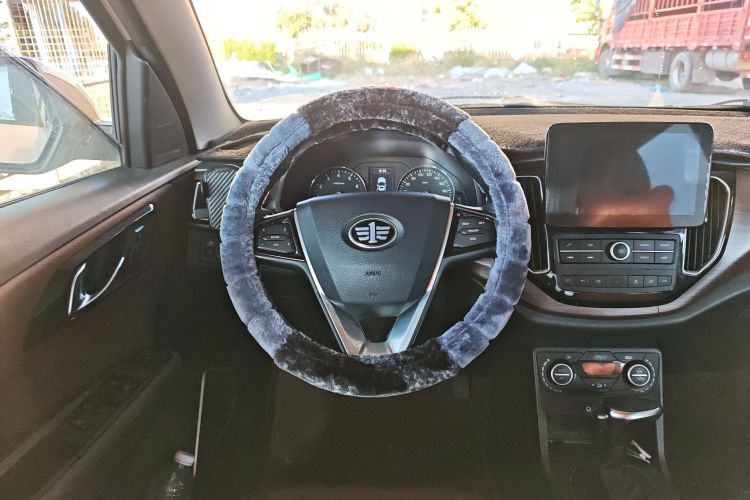 一汽 森雅R7 2017款 1.6L 自动智能型中控内饰13