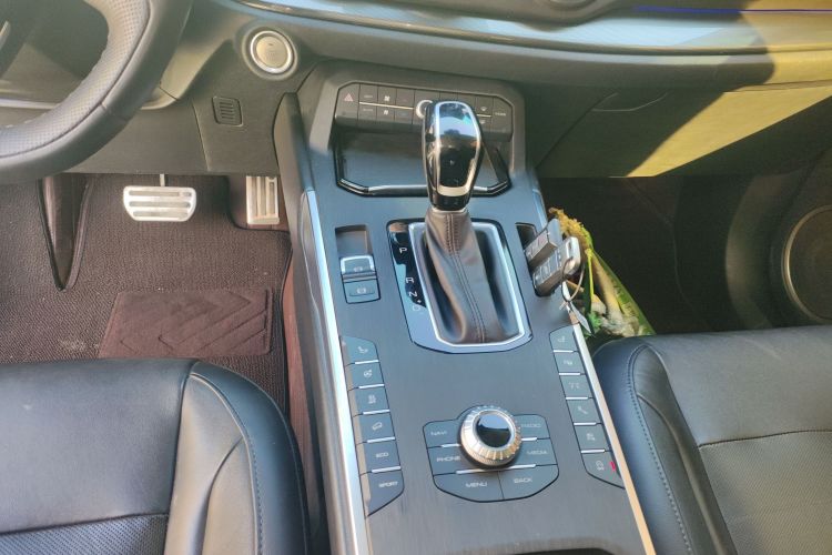 魏牌 VV5 2017款 2.0T 旗舰型中控内饰18