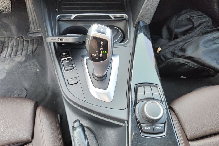 宝马3系 2018款 320Li 时尚型中控内饰18