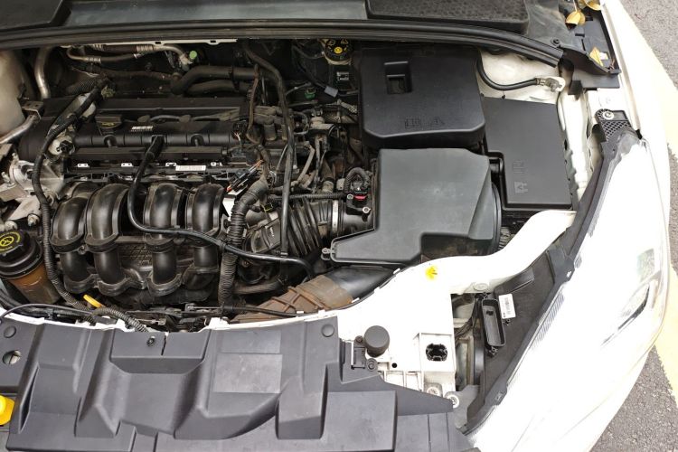 福特 福克斯 2015款 三厢 1.6L 自动舒适型局部细节9007