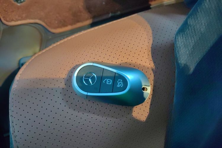 奔驰C级 2023款 C 260 L 运动版中控内饰7001