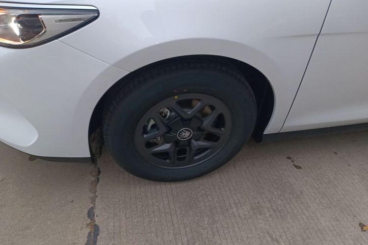 比亚迪 秦PLUS 2025款 DM-i 智驾版 55KM领先型车身外观6007