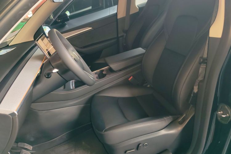 特斯拉 Model Y 2023款 长续航全轮驱动版中控内饰19