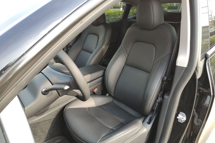 特斯拉 Model Y 2023款 后轮驱动版中控内饰19