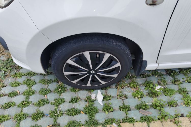 铃木 奥拓 2013款 改款 1.0L 手动舒适型车身外观6007