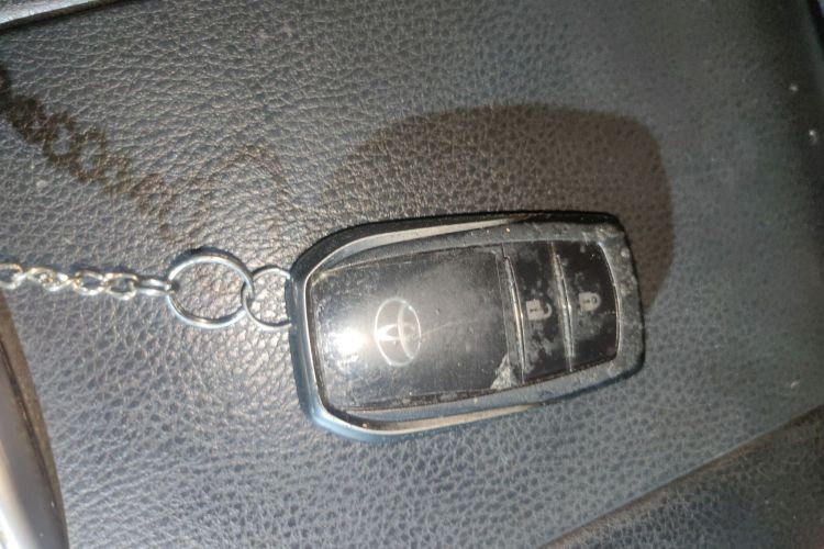 丰田 汉兰达 2015款 2.0T 四驱豪华版 7座中控内饰11