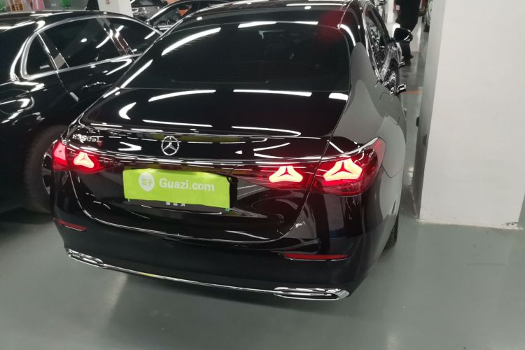 奔驰E级新能源 2024款 E 350 e L 插电式混合动力轿车车身外观6