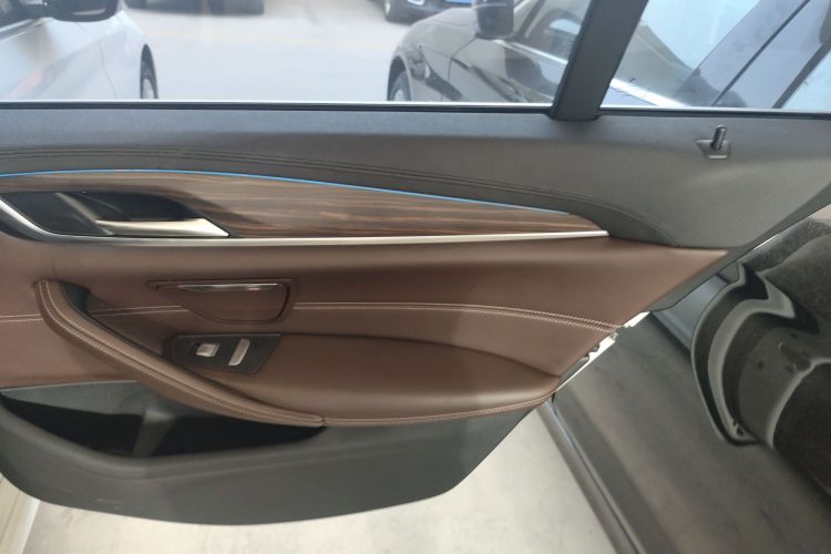 宝马5系 2019款 改款 530Li 领先型 豪华套装中控内饰45