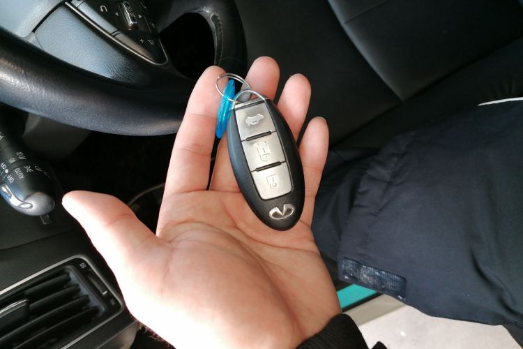 英菲尼迪Q50L 2016款 2.0T 舒适版中控内饰11