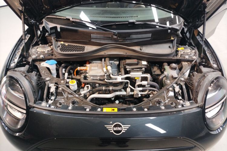 电动MINI COOPER 2025款 456km COOPER E 经典派机舱底盘24