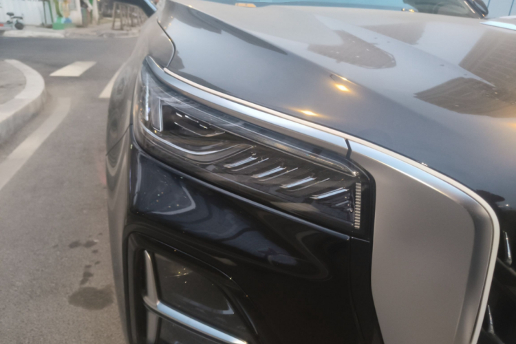 红旗HS5 2023款 2.0T 四驱旗享Pro版车身外观8