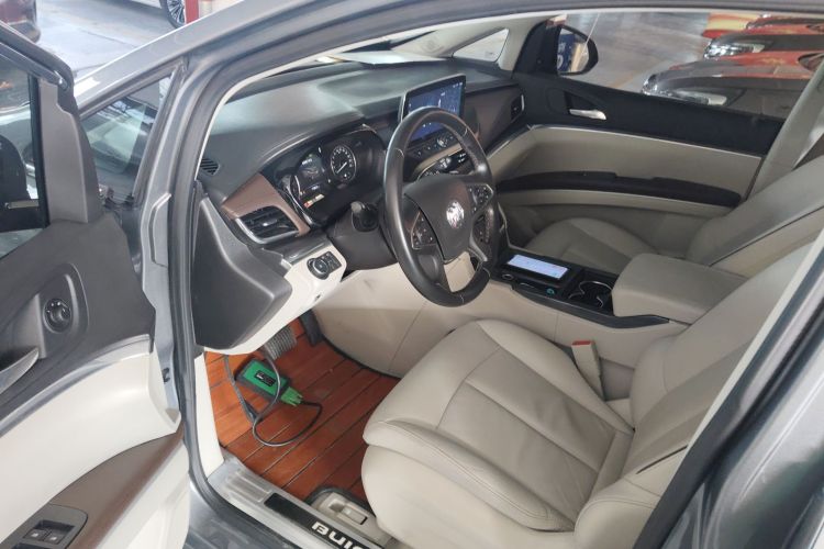 别克GL8 2021款 陆上公务舱 652T 豪华型中控内饰20