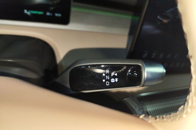 小鹏X9 2025款 650长续航 Max中控内饰18