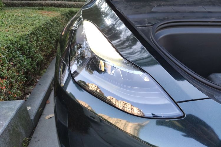 特斯拉 Model Y 2021款 标准续航后驱版车身外观8