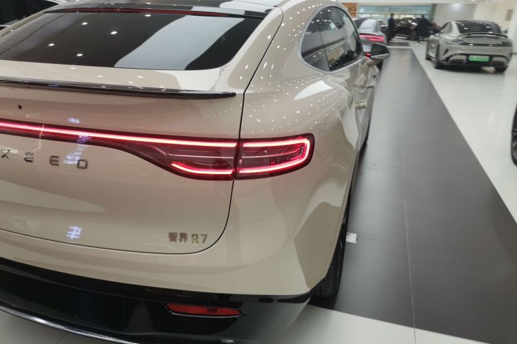 鸿蒙智行 智界R7 2024款 纯电 802km Max车身外观9