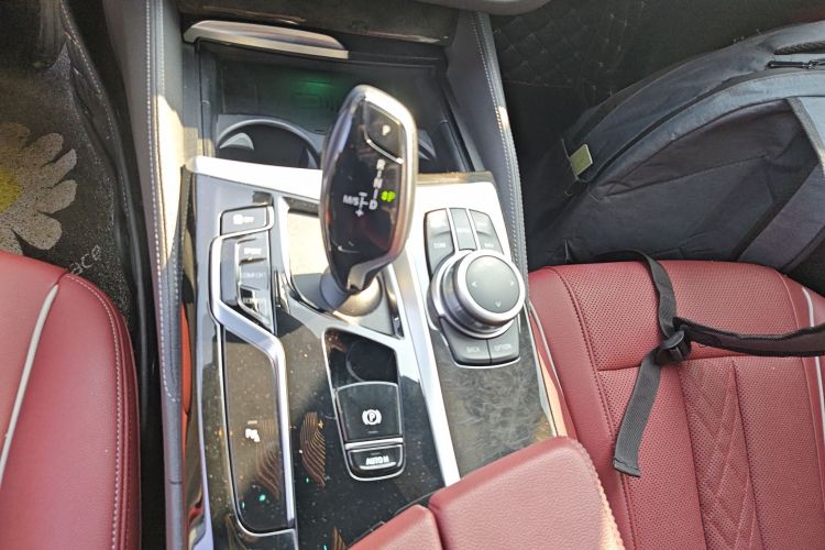 宝马5系 2022款 改款 525Li M运动套装中控内饰18