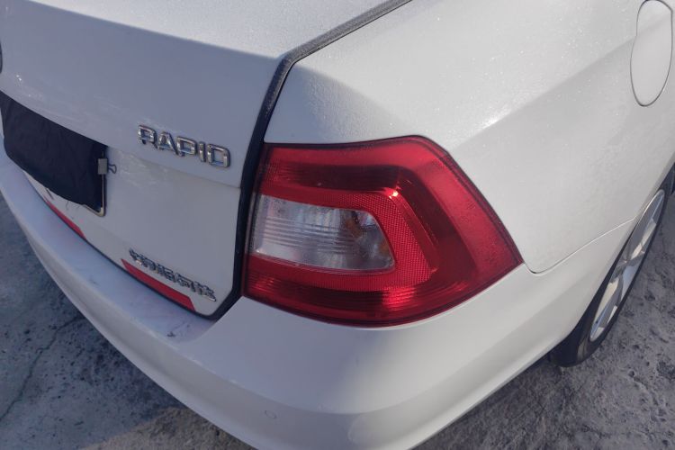 斯柯达 昕锐 2016款 1.4L 手动创行版车身外观9