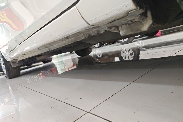 丰田 YARiS L 致享 2019款 1.5E CVT魅动版 国VI机舱底盘29