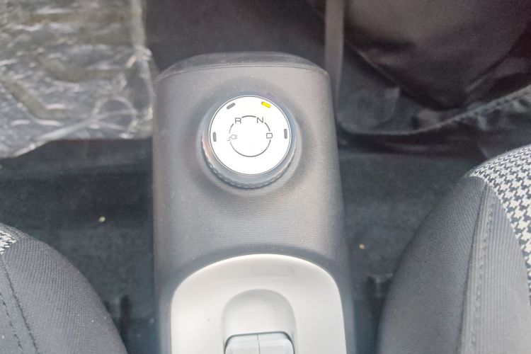 五菱汽车 宏光MINIEV 2024款 第三代 215km 进阶版中控内饰18