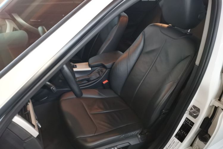 宝马3系 2014款 320i 时尚型局部细节19