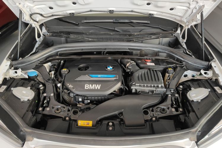 宝马X1新能源 2020款 xDrive30Le 尊享型机舱底盘24